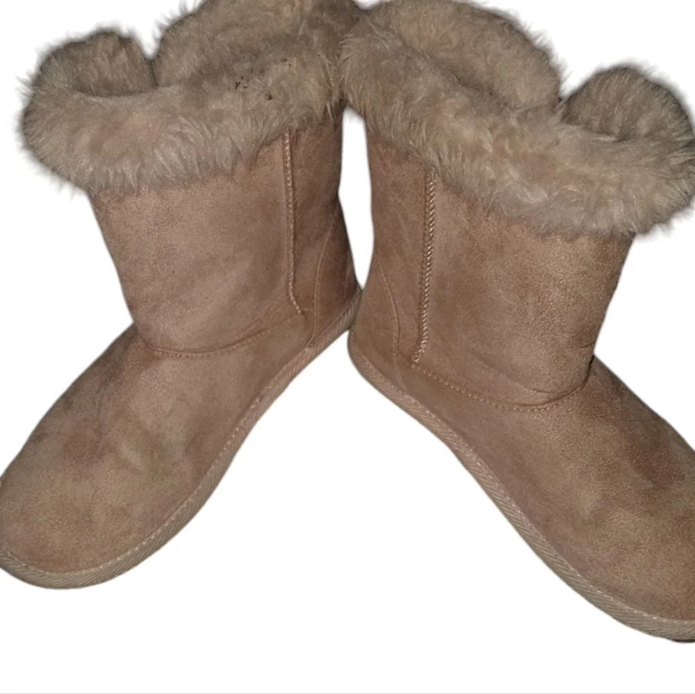 Children's Place light pink, faux fur trim boots size 2